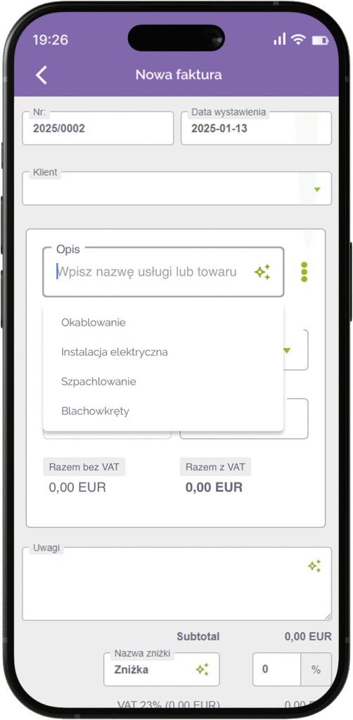 Ekran smartfona z aplikacją do wystawiania faktur, widoczny formularz nowej faktury z polami klienta, opisu usługi oraz kwotą do zapłaty.