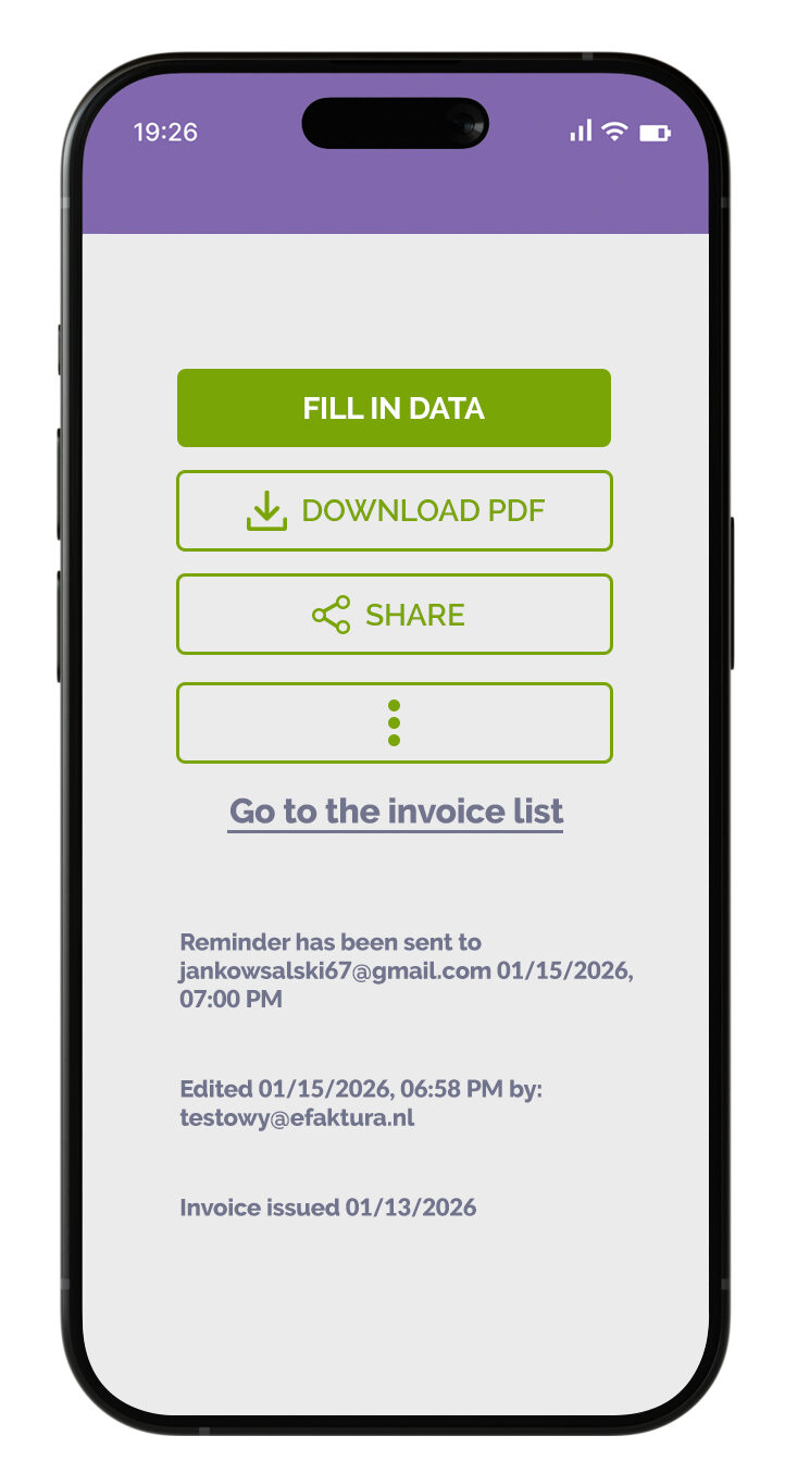 Zrzut ekranu aplikacji mobilnej do zaawansowanej kontroli faktur: zielone przyciski „Wprowadź dane”, „Pobierz PDF”, „Udostępnij” i link „Go to the invoice list” na tle fioletowego nagłówka.