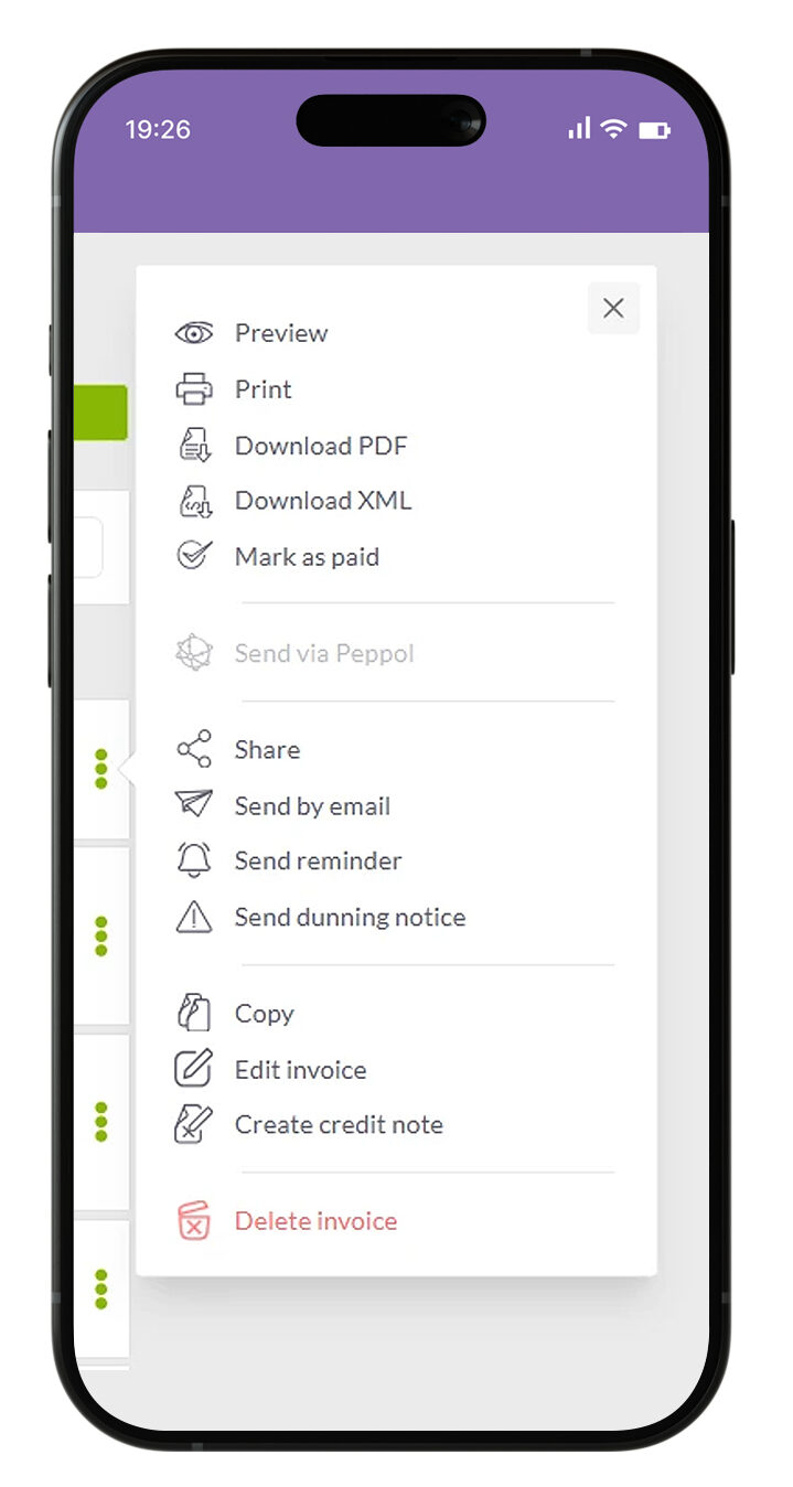 Screenshots telefonu z interfejsem zaawansowanej kontroli faktur (Advanced Invoice Control) pokazującego menu kontekstowe z opcjami: Podgląd, Drukuj, Pobierz PDF/XML, Oznacz jako zapłacone, Wyślij przez Peppol, Udostępnij, Wyślij e-mailem, Wyślij przypomnienie, Wyślij wezwanie do zapłaty, Kopiuj, Edytuj fakturę, Utwórz notę kredytową i Usuń fakturę.